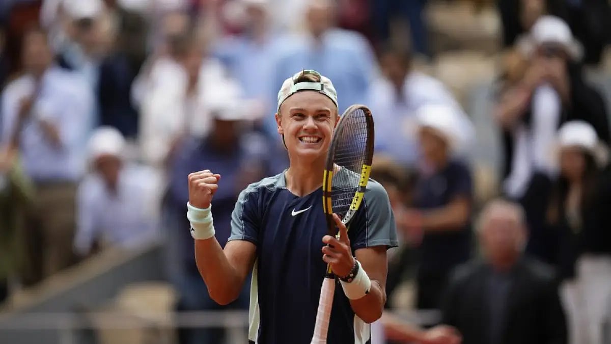 Holger Rune celebrates winning his fourth round match against Stefanos Tsitsipas at French Open 2022