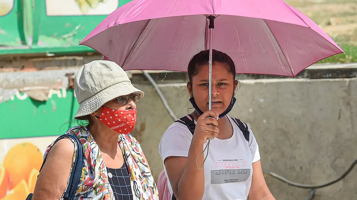 Weather: Hot summer day in Delhi 