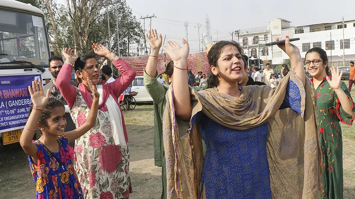 Amid Tight Security, Over 200 Kashmiri Pandits Leave For Annual Kheer Bhawani Temple 'Mela' in valley