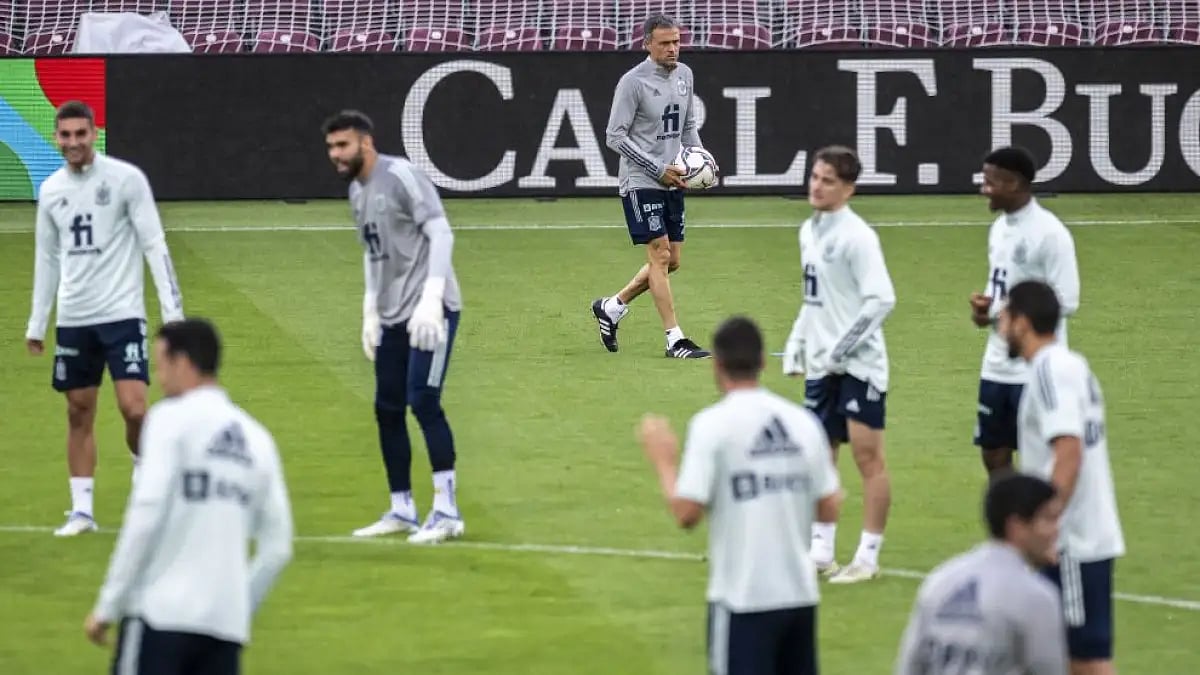 Spain’s Luis Enrique (background) walks on the pitch during a training session on the eve of UEFA Na