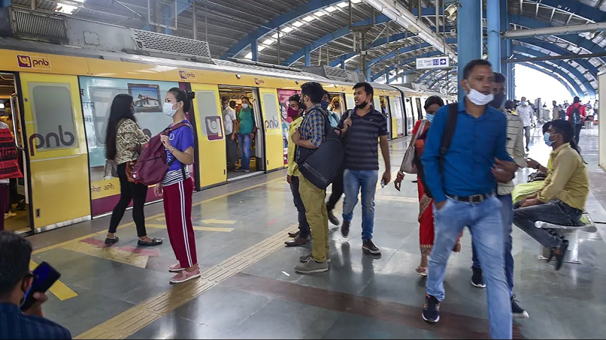 Delay in services of Delhi Metro