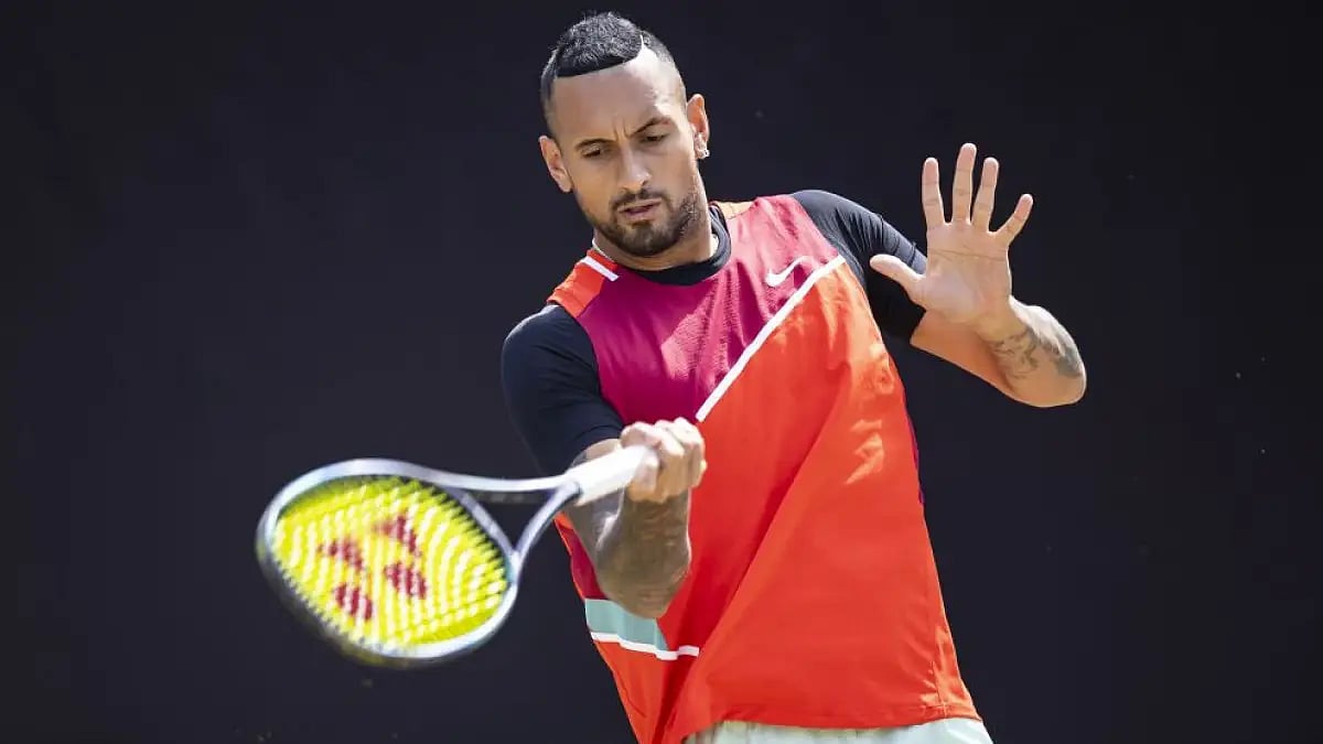 Nick Kyrgios returns a ball to Andy Murray during their semi-final match in Stuttgart Open on June 1