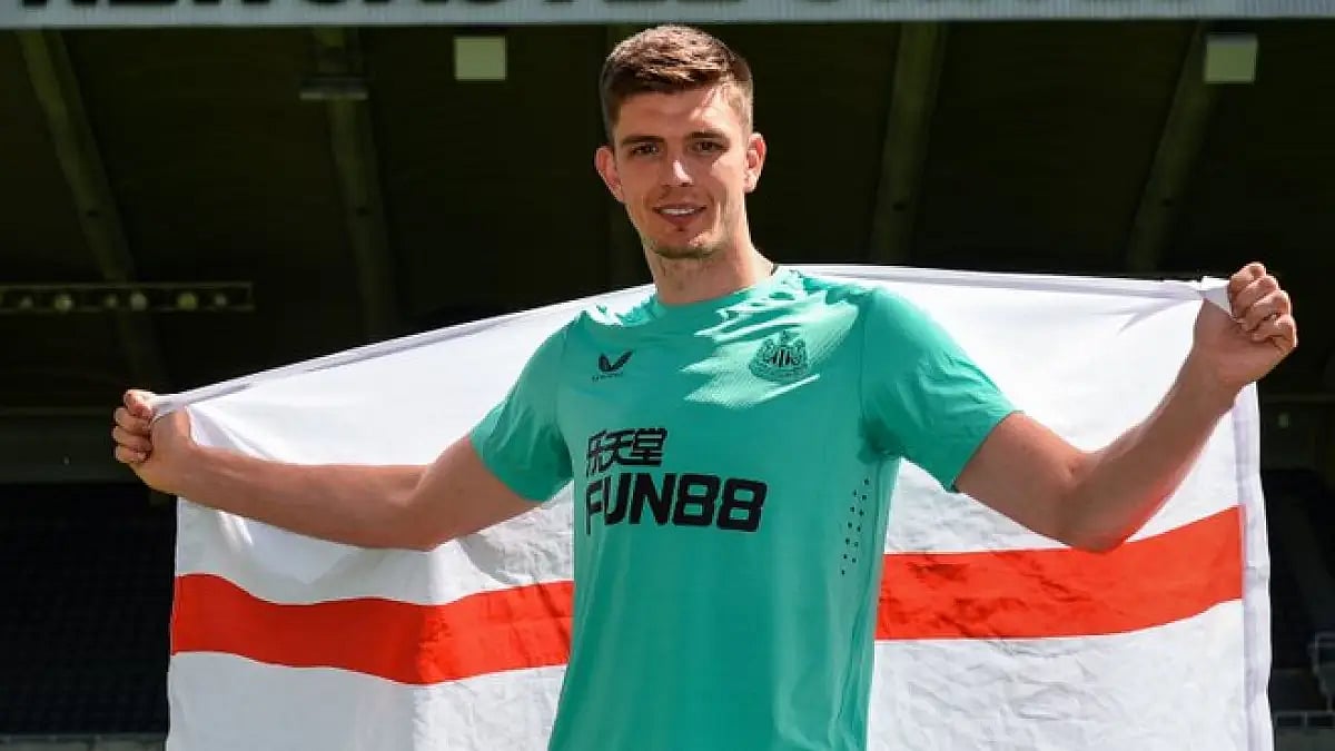 Nick Pope will compete with Martin Dubravka to be Newcastle United's first-choice goalkeeper.