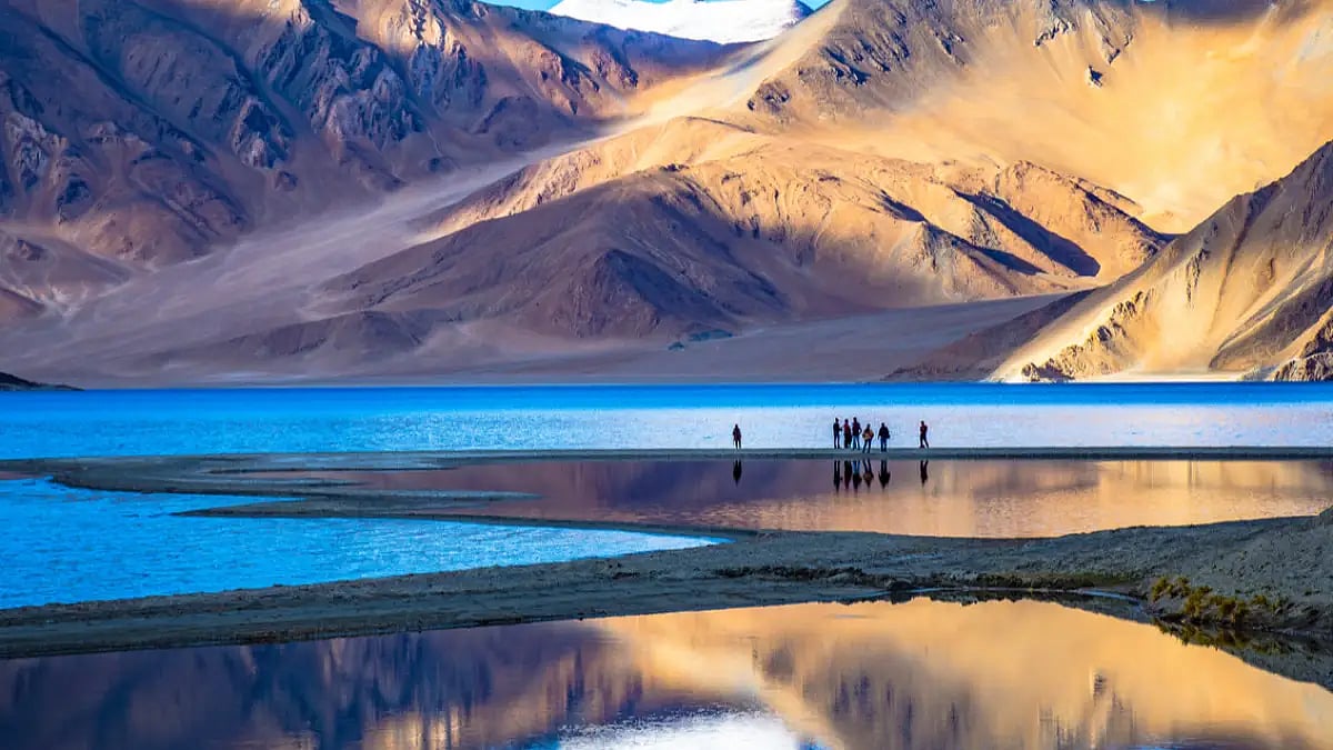 Helicopter Services Open For Tourists In Ladakh
