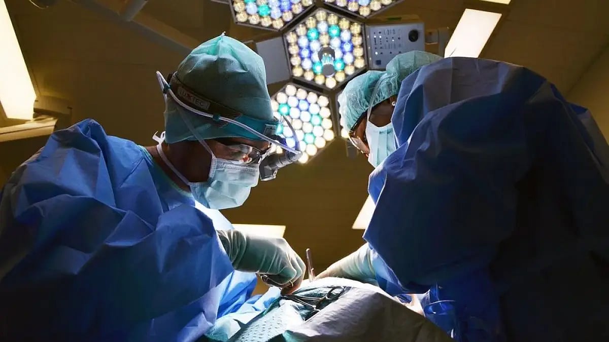 Representative image for doctor's performing a surgical procedure