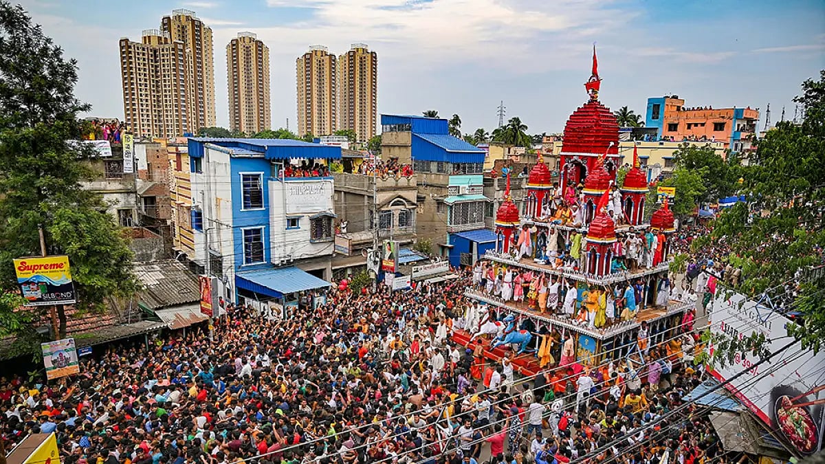 Russian, Ukrainian Devotees Take Part In Return Car Festival In Kolkata, Convey Message Of Peace