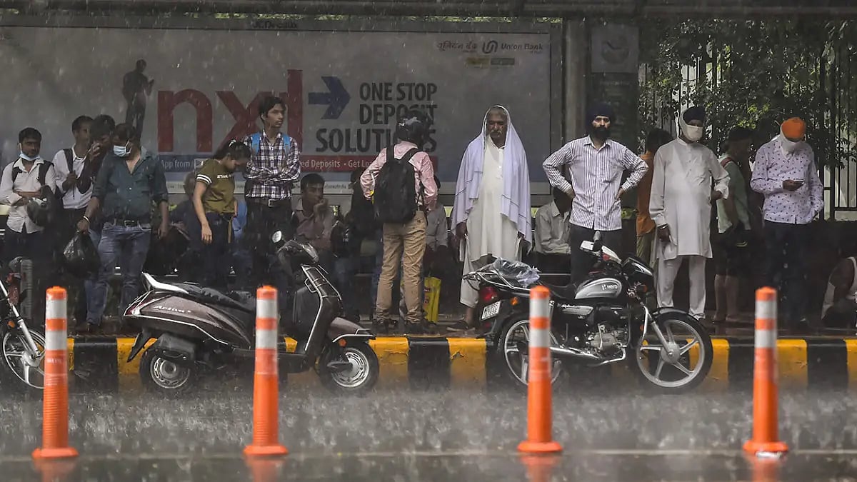 Light Rain In Delhi