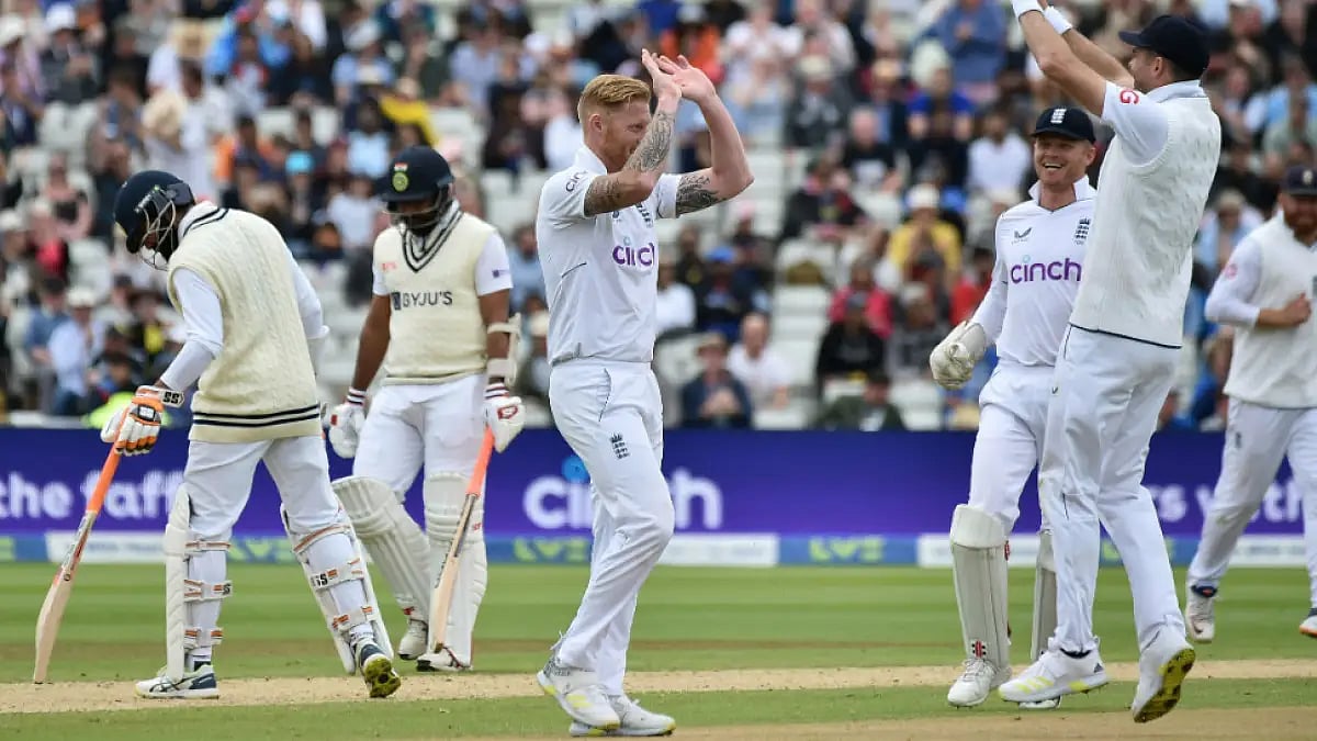 England players celebrate the dismissal of India's Mohammed Shami on Day 4 of the fifth Test.