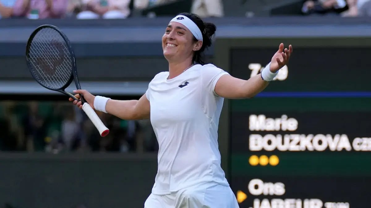 Ons Jabeur celebrates after beating Marie Bouzkova in Wimbledon 2022 quarterfinal.
