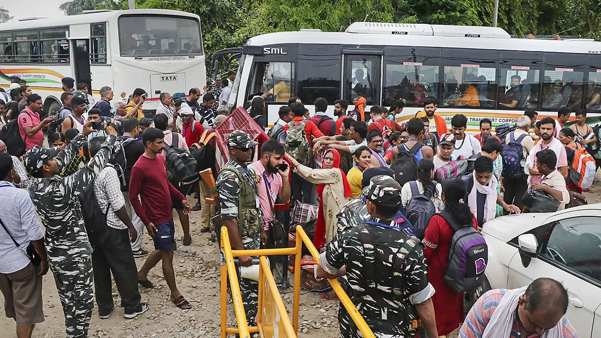 Amarnath Yatra: 25th Batch Leaves Jammu For Cave Shrine
