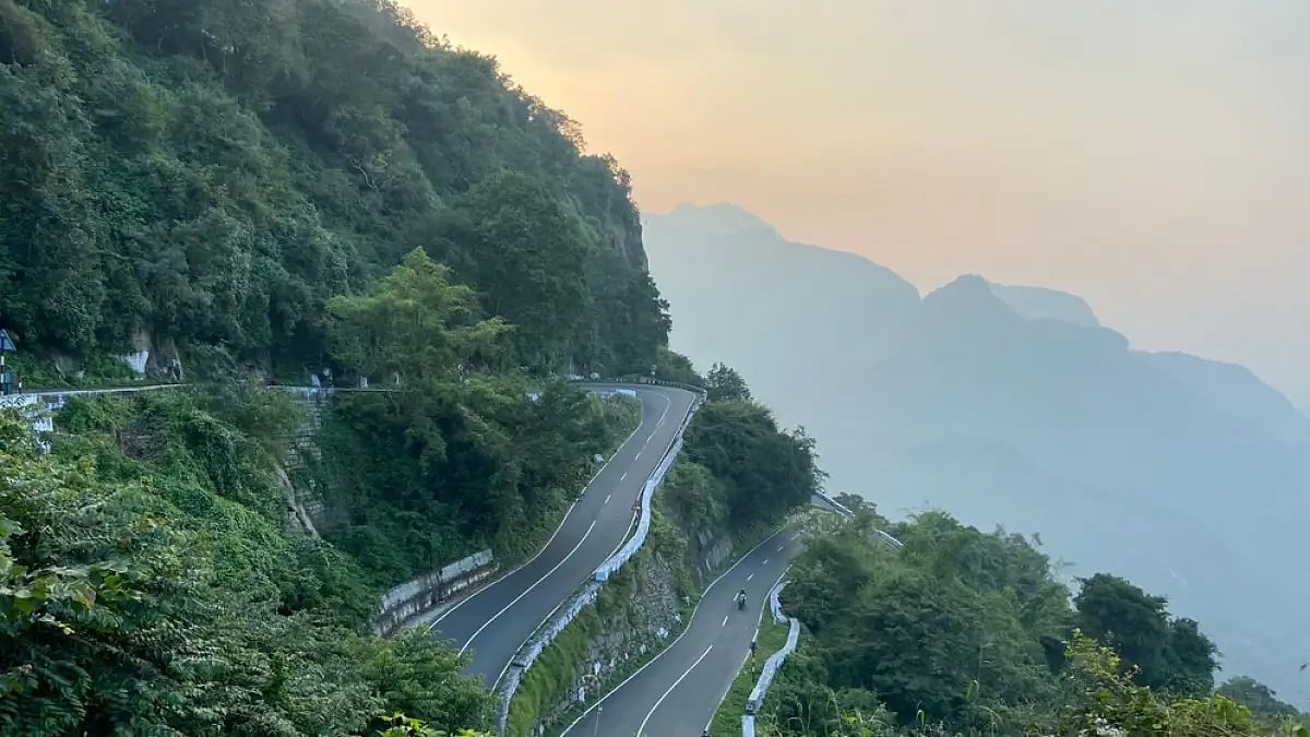 The scenic road to Valparai