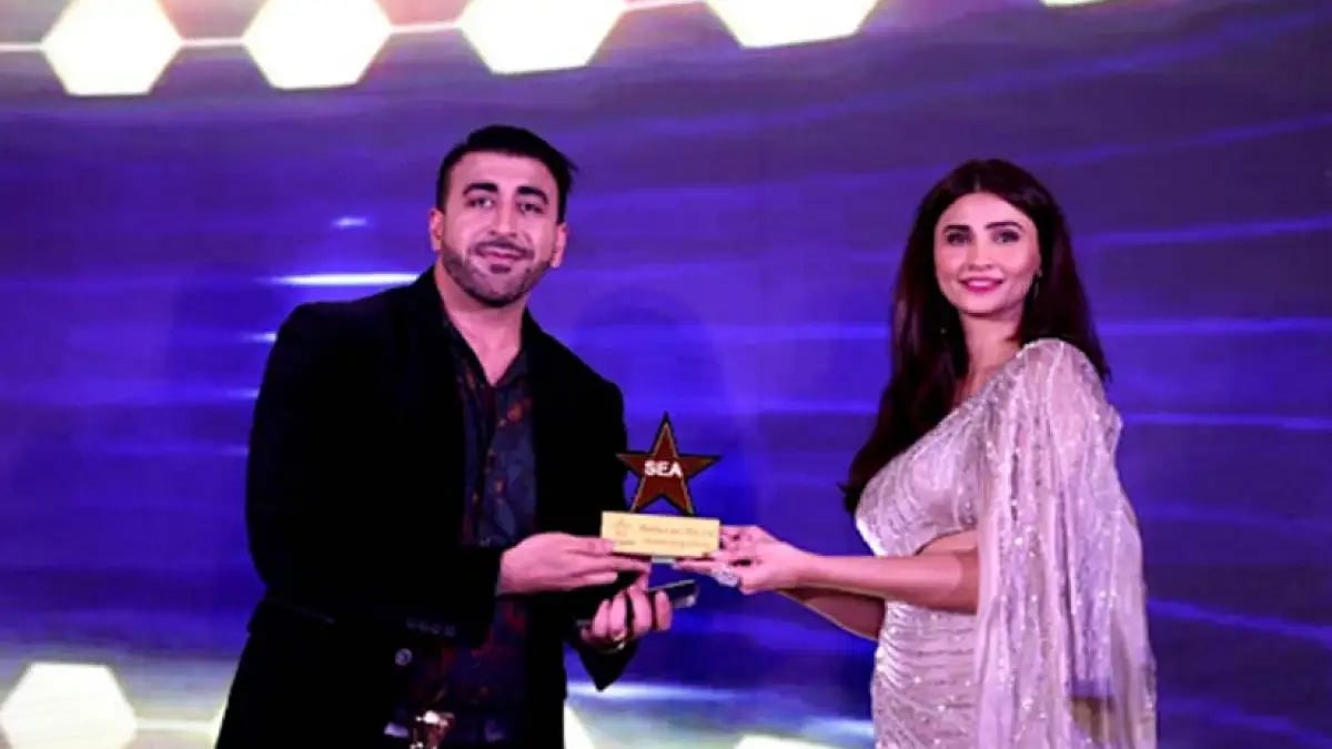 Mr Dhir Jeswani, received the Star Eminence Award on behalf of the dealership