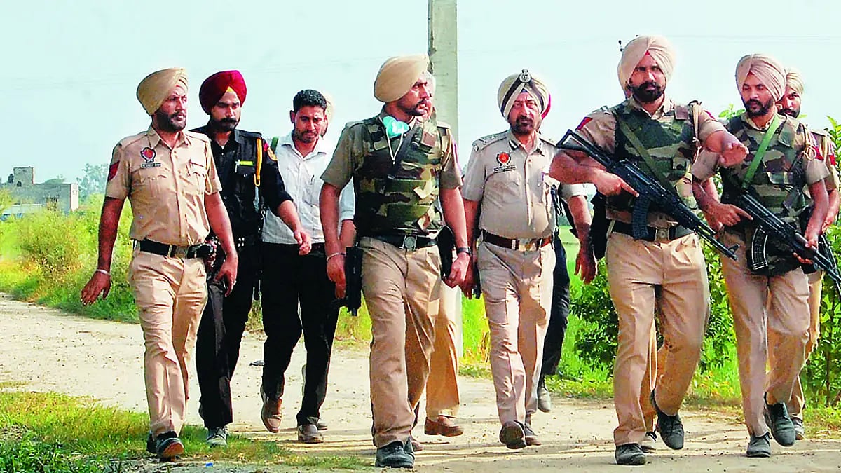 Protestors clashes with Punjab police 