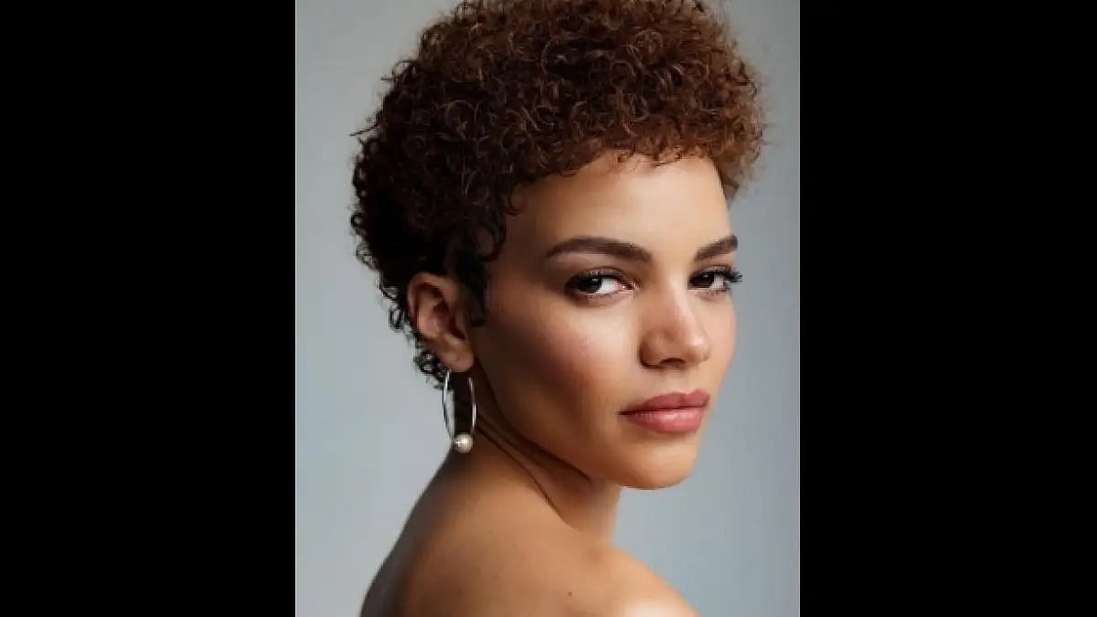 Leslie Grace