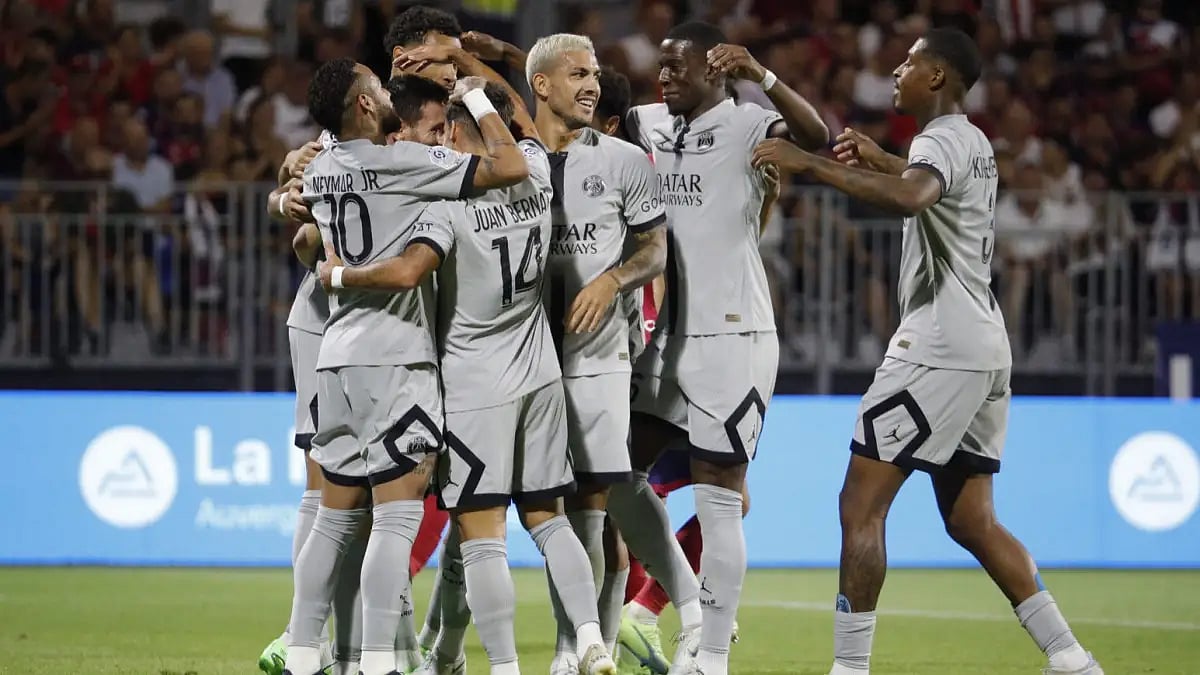 Paris Saint-Germain players celebrate their Ligue 1 win over Clermont.