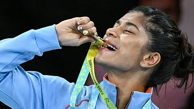 File : Indias Nikhat Zareen bites her boxing gold medal at Commonwealth Games 2022.
