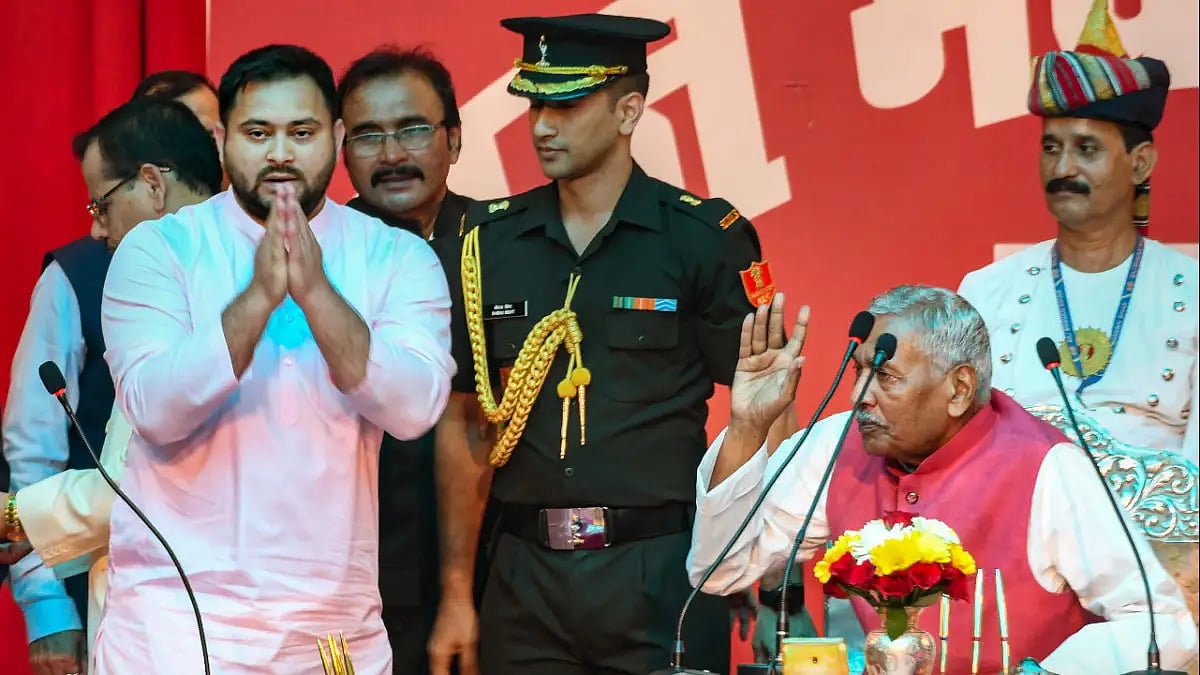 RJD Tejashwi Yadav with Bihar Governor Phagu Chauhan.