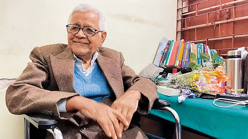 Teachers Day: Chhattisgarhs Walking-Talking Guru On Postmodern Thought