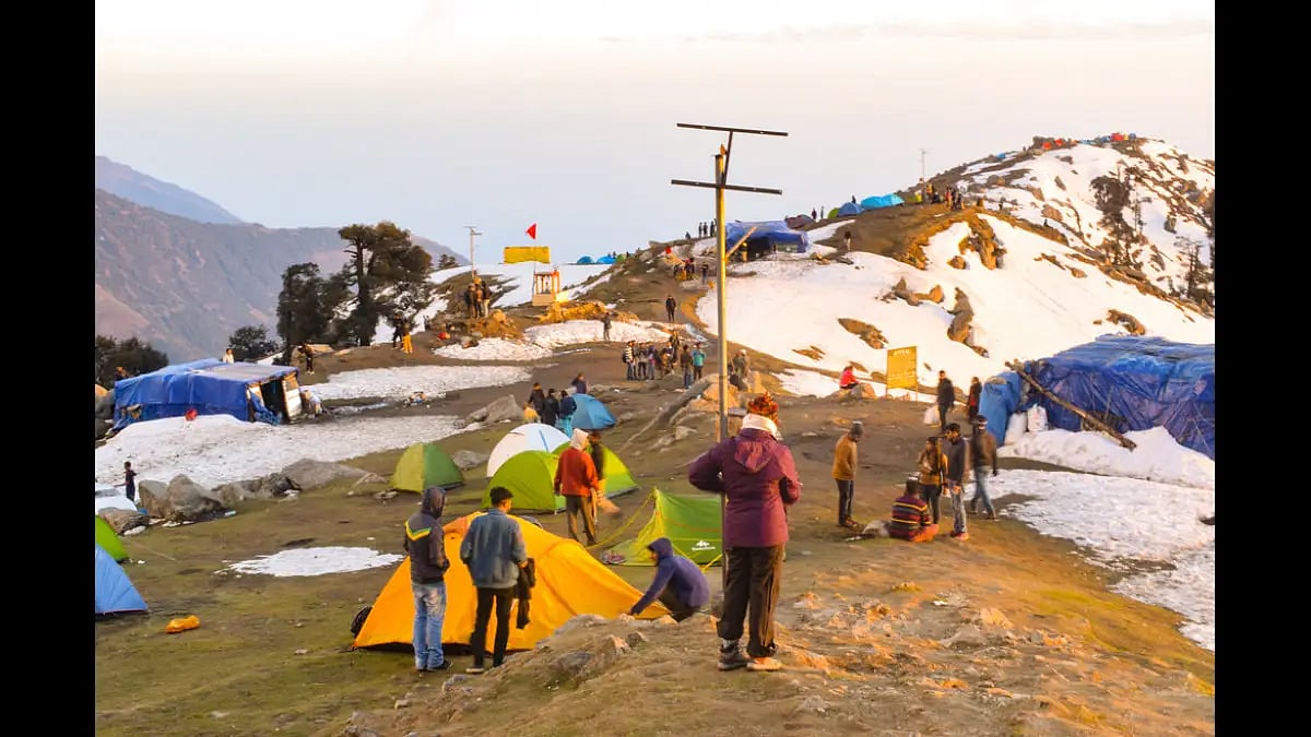 Trekkers setting up camp during trek