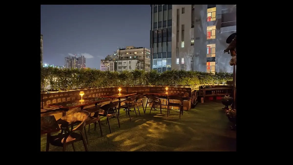 The outdoor area of AIR 1910