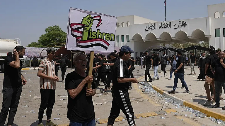 Supporters of Iraqi Shiite cleric Muqtada al-Sadr - null