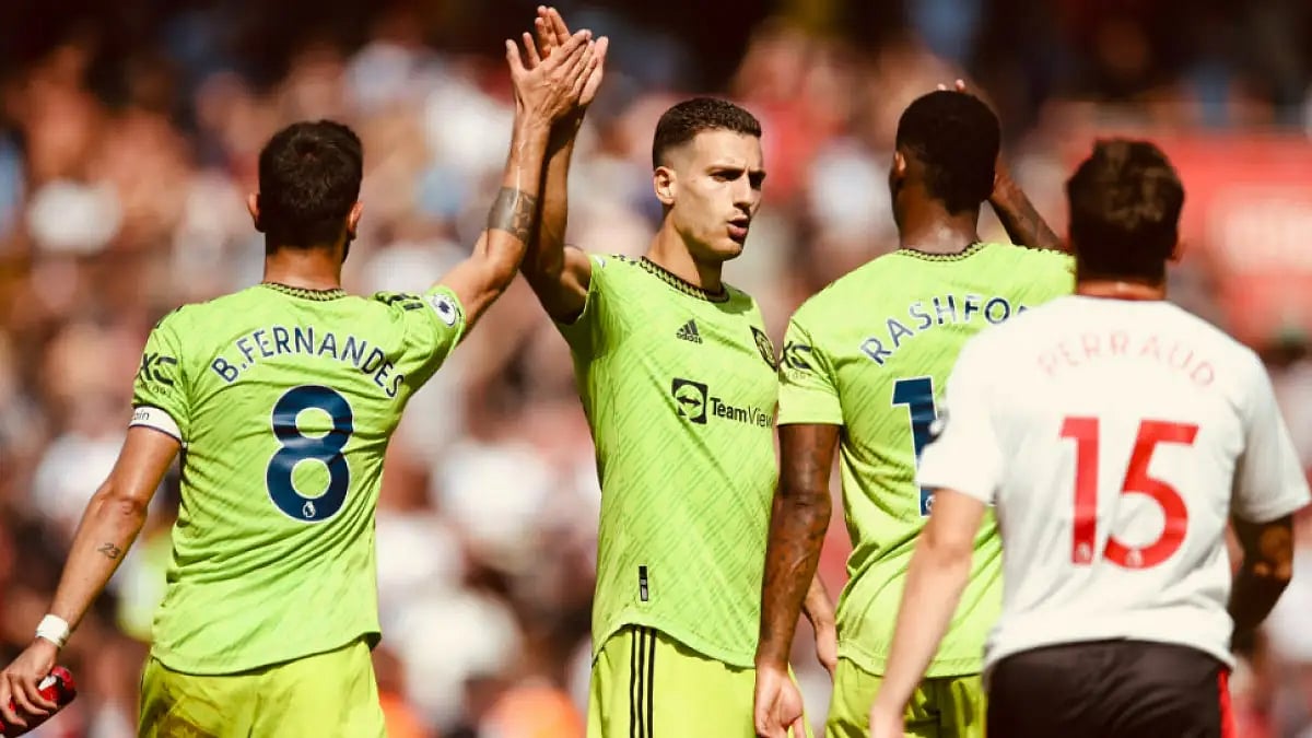 Manchester United players celebrate after winning against Southampton in Premier League.   