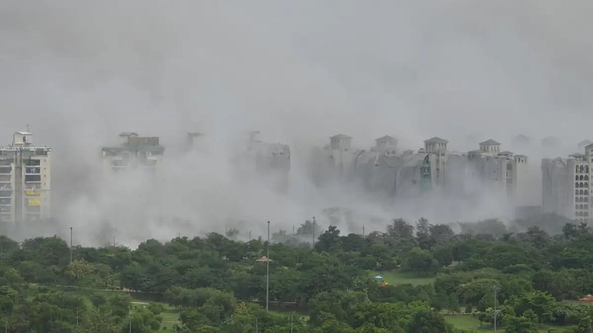 Demolition of Supertechs twin towers 