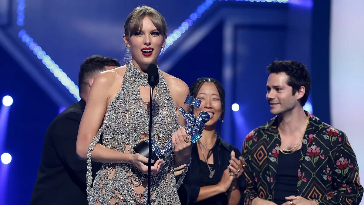 Taylor Swift Accepting The Award