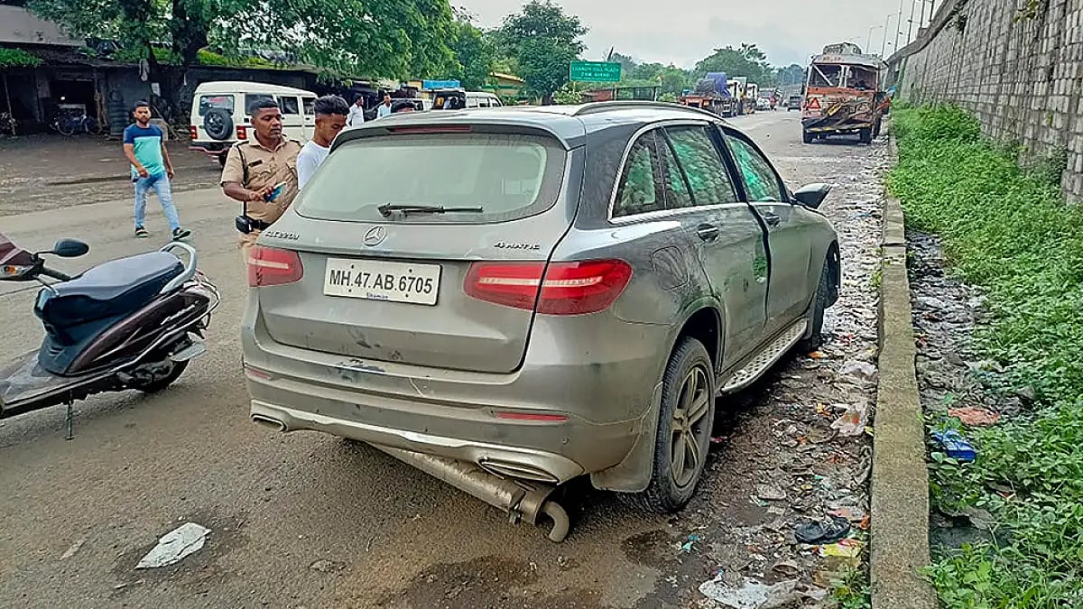 Mistry killed in car accident 