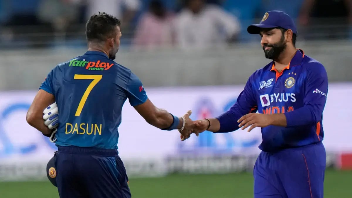 India captain Rohit Sharma (right) with Sri Lankan skipper Dasun Shanaka.