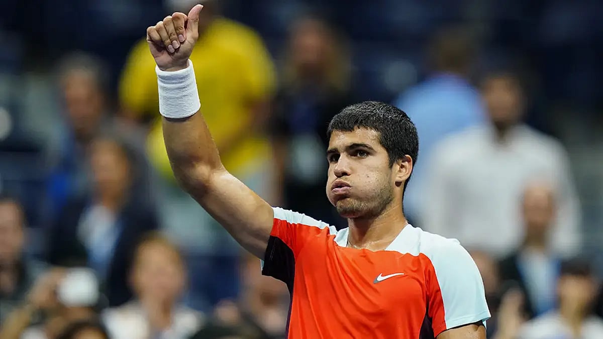 Carlos Alcaraz beat Nicolas Jarry 6-7 (2), 7-5, 6-0 to advance to the final.