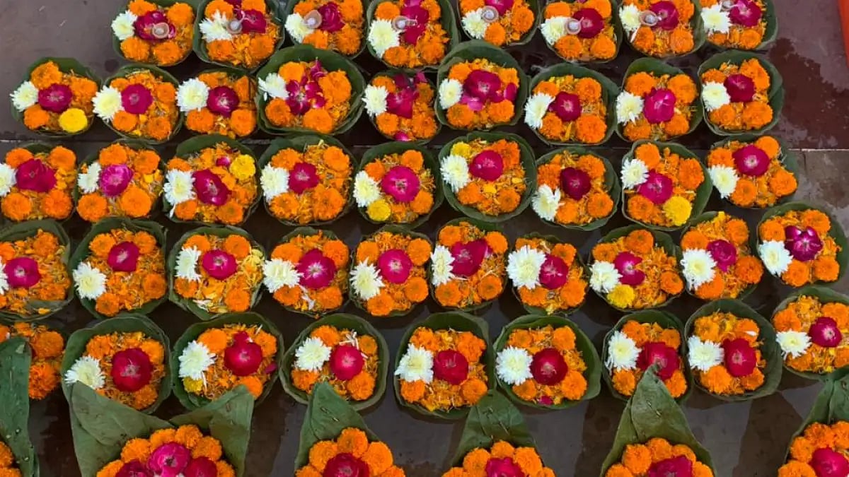 Thousands of believers offer flowers and diyas to the River Ganga