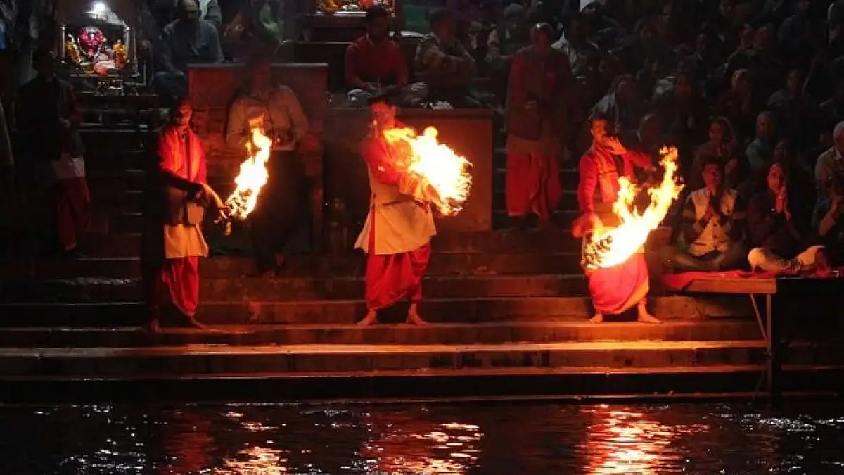 The Ganga aarti at Har ki Pauri draws throngs of visitors