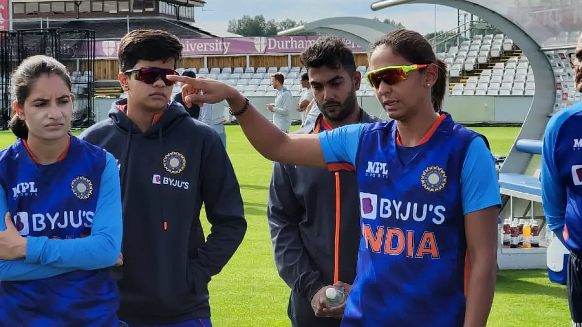 Harmanpreet Kaur discusses a point with teammates ahead of first T20I against England.