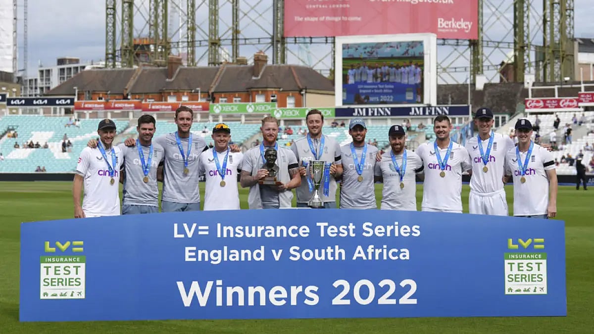 The England team poses with the trophy after beating South Africa in the third Test.