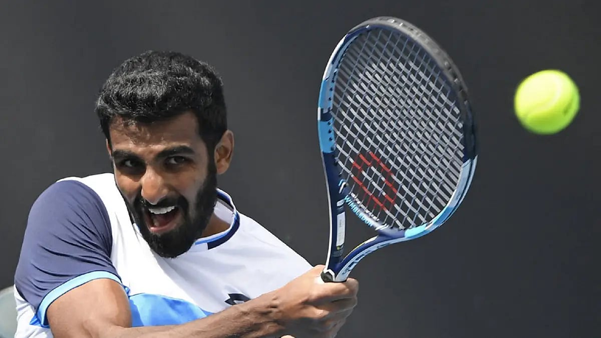In the reverse singles, Prajnesh Gunneswaran takes on Viktor Durasovic.