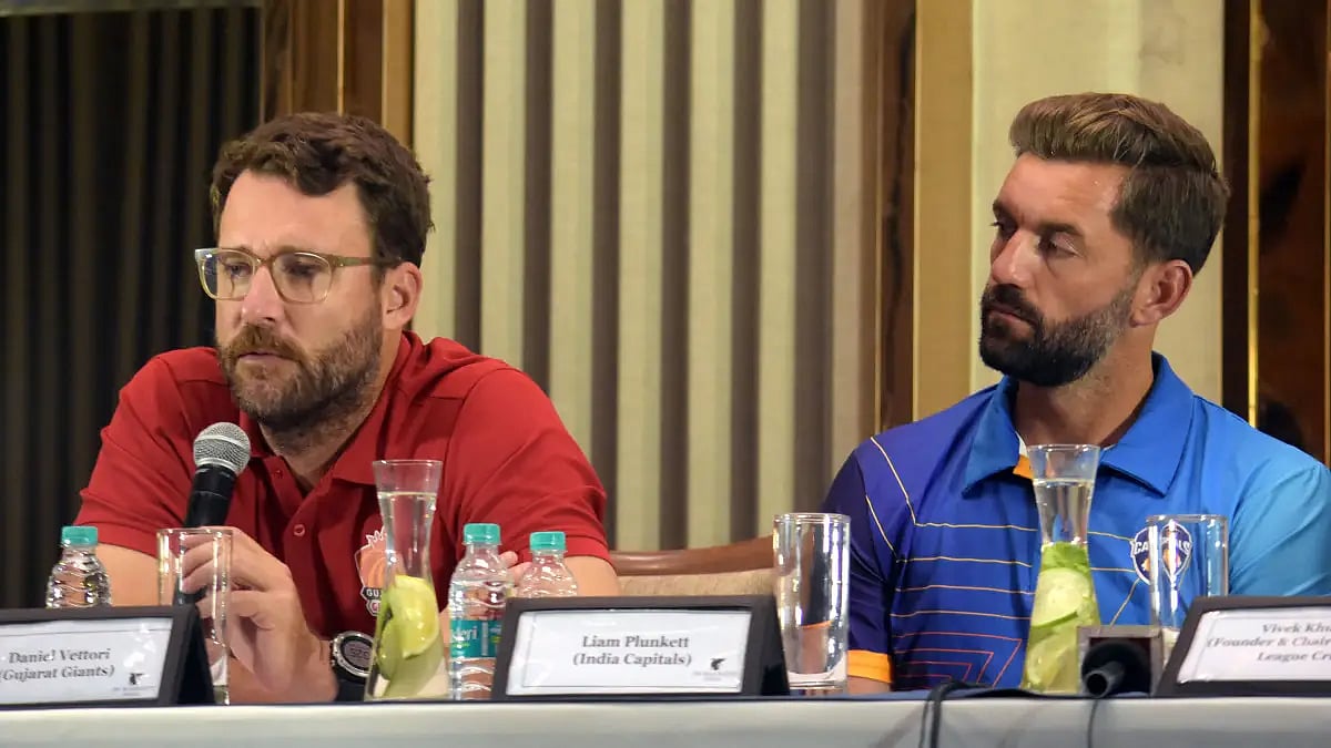 Daniel Vettori (L) and Liam Plunkett speak to the reporters in Kolkata on Thursday.  