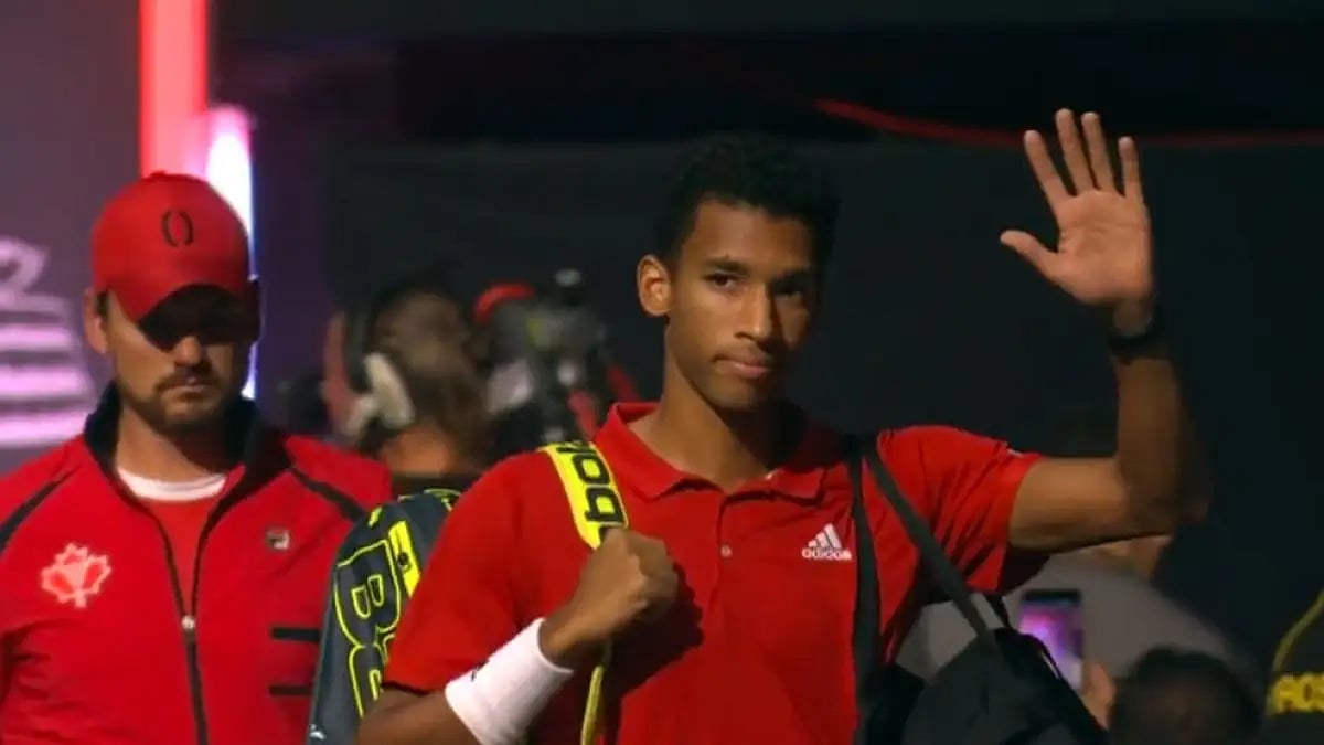 Felix Auger-Aliassime beat Carlos Alcaraz 6-7 (3), 6-4, 6-2.