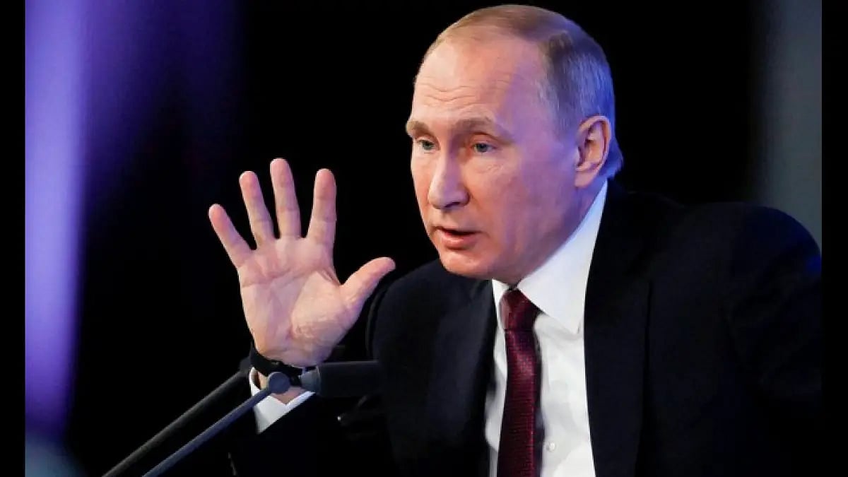 Russian authorities put Kremlin critics on a wanted list