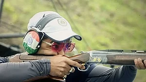 Bhowneesh Mendiratta topped the second ranking-round match with a score of 24 out of 25 hits.