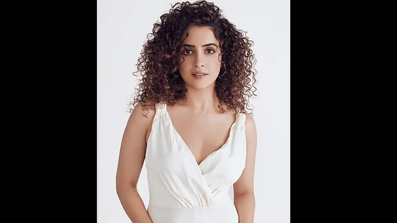 Sanya Malhotra Exudes Grace As She Visits Lalbaugcha Raja