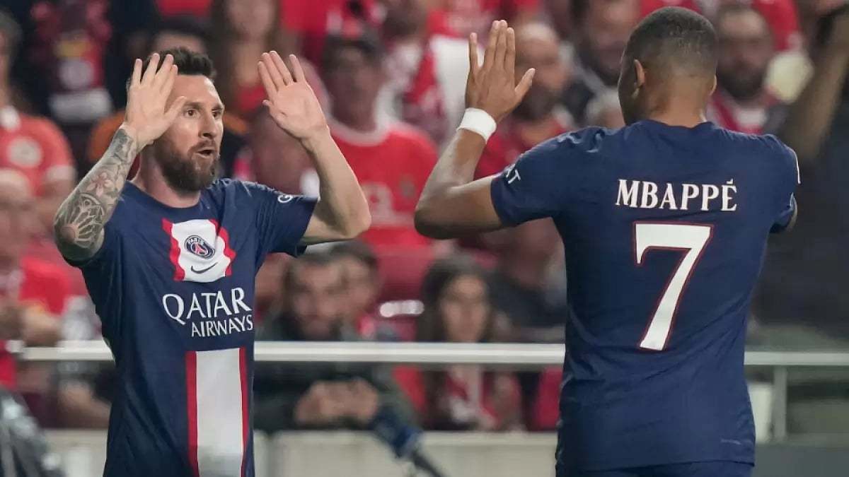 Lionel Messi celebrates with Kylian Mbappe after scoring for PSG against Benfica in UCL.