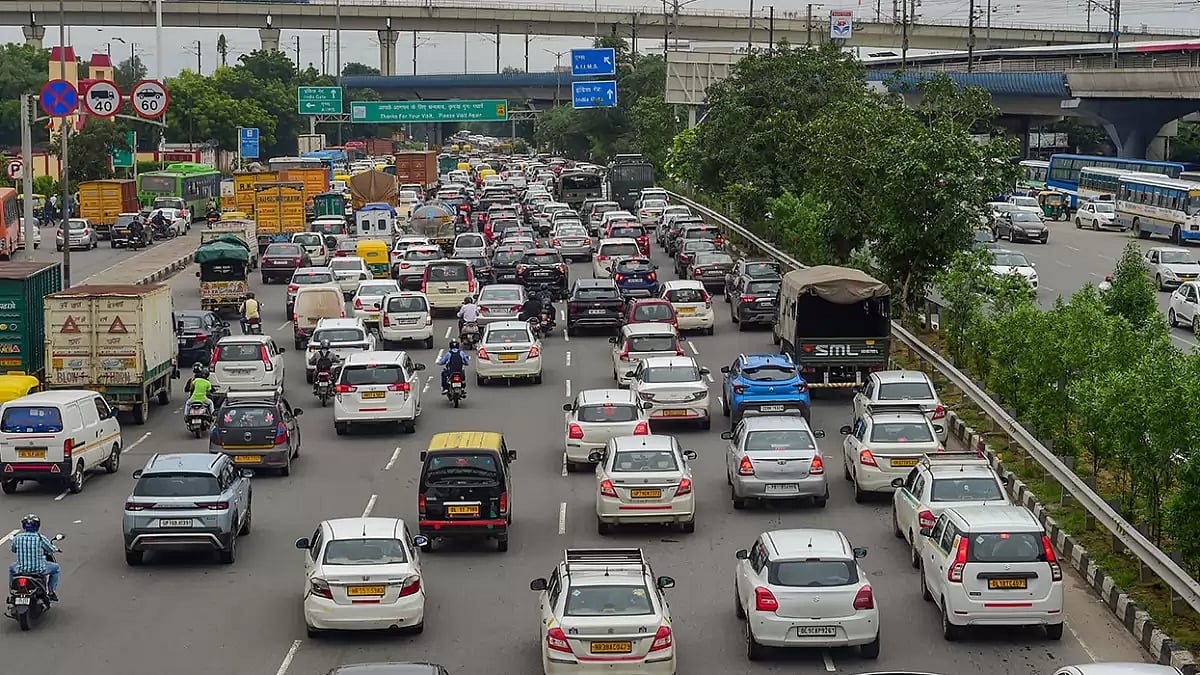 Traffic jam at Dhaula Kuan area 