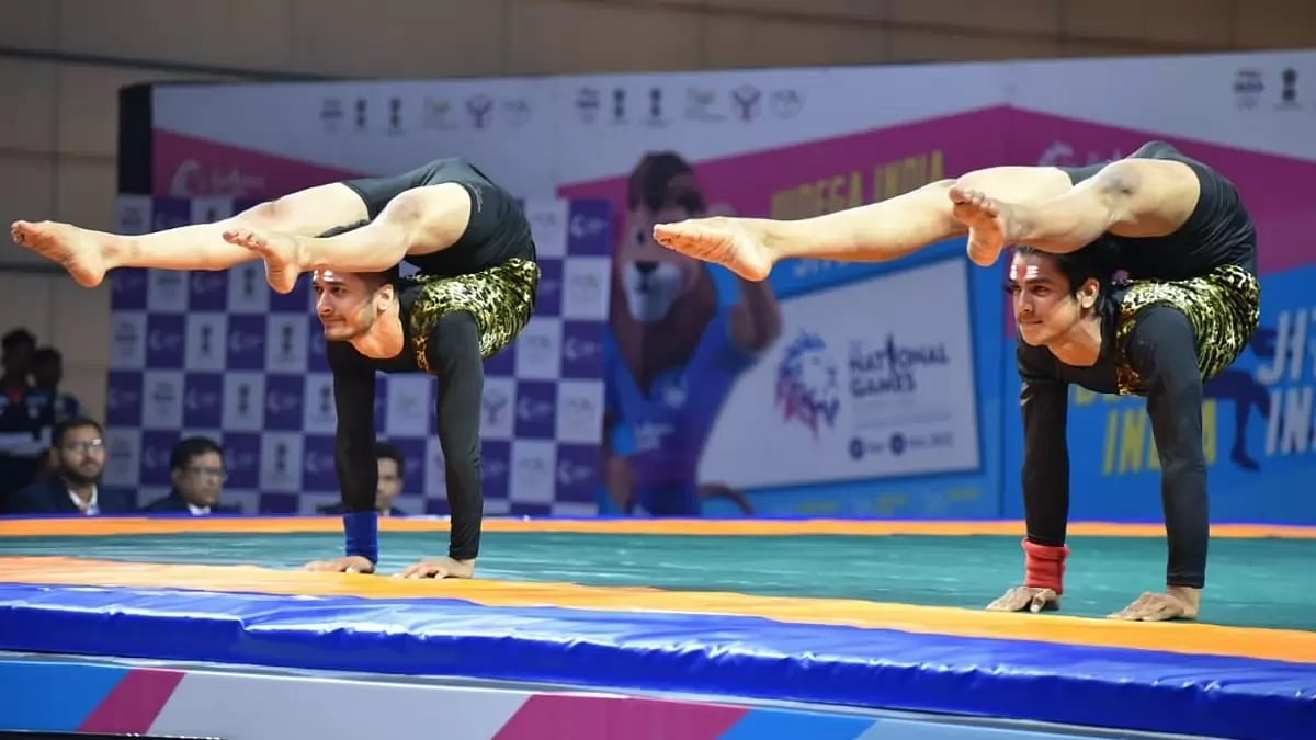 Athletes perform rhythmic yogasana at the National Games 2022. 