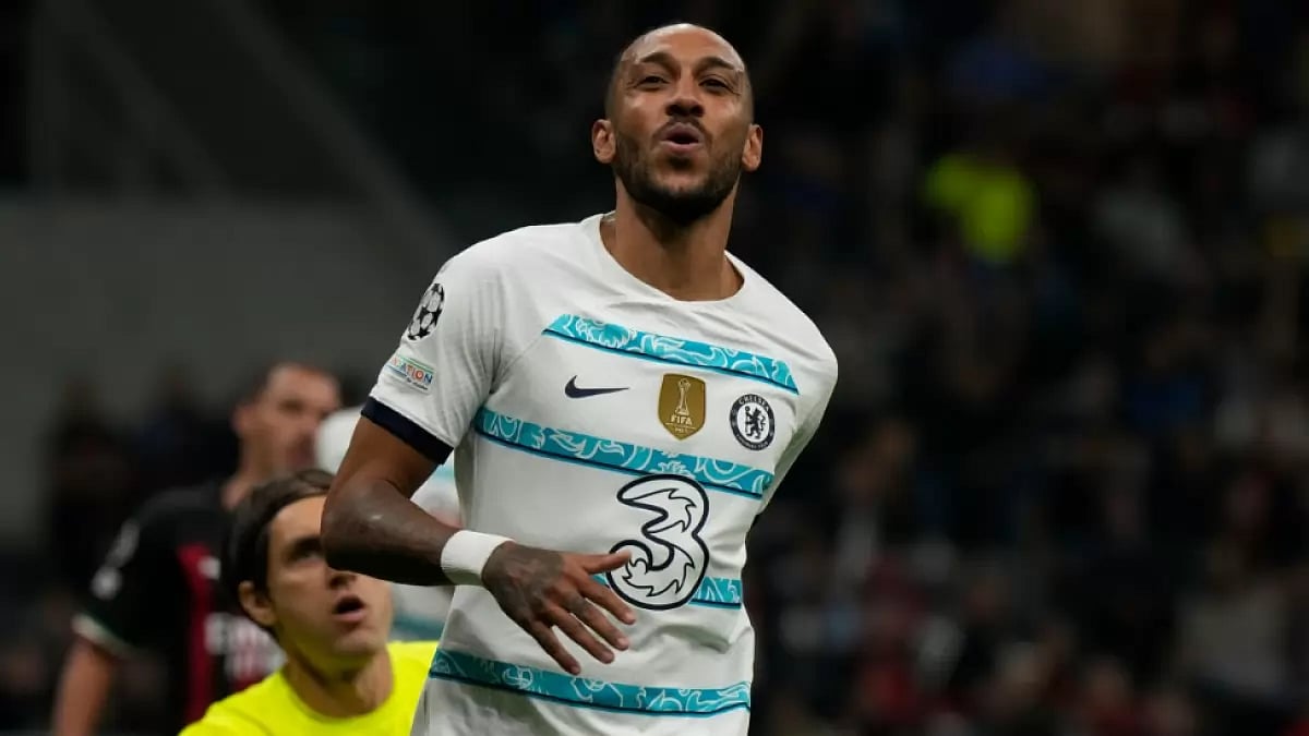 Chelsea's Pierre-Emerick Aubameyang celebrates after scoring against AC Milan in UCL.