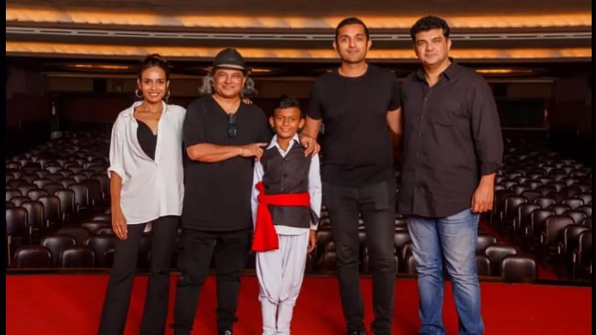 Siddharth Roy Kapur with Team Chhello Show 