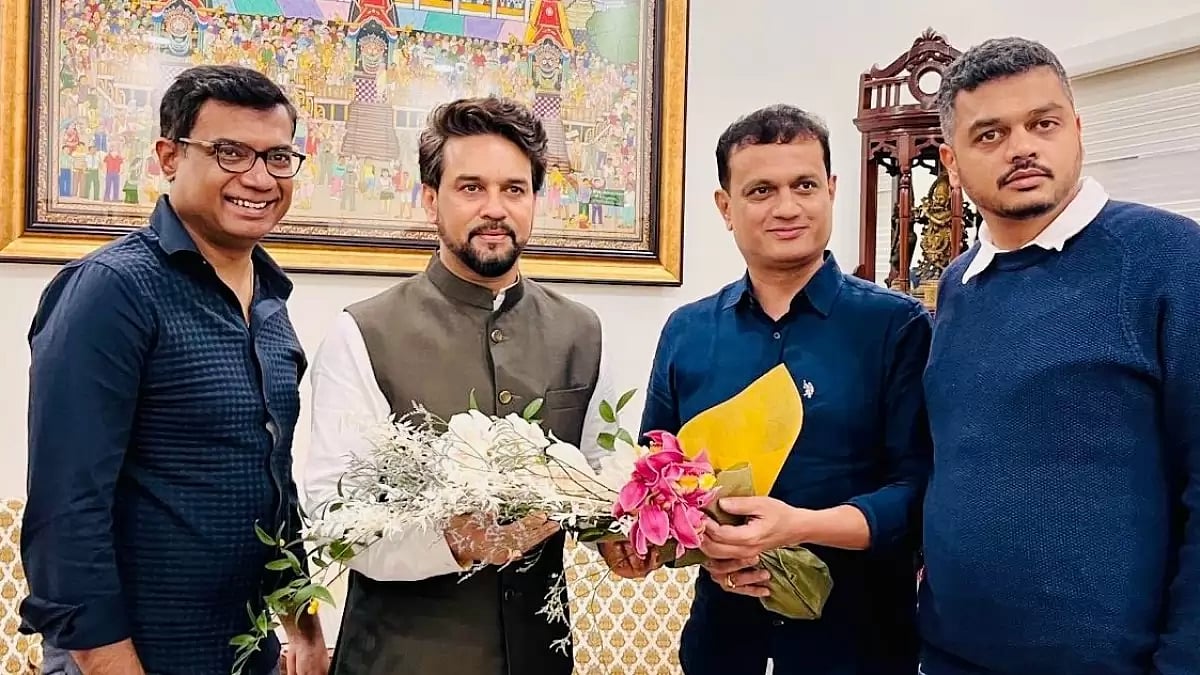 Anurag Thakur with the team of Hombale films 'Kantara'