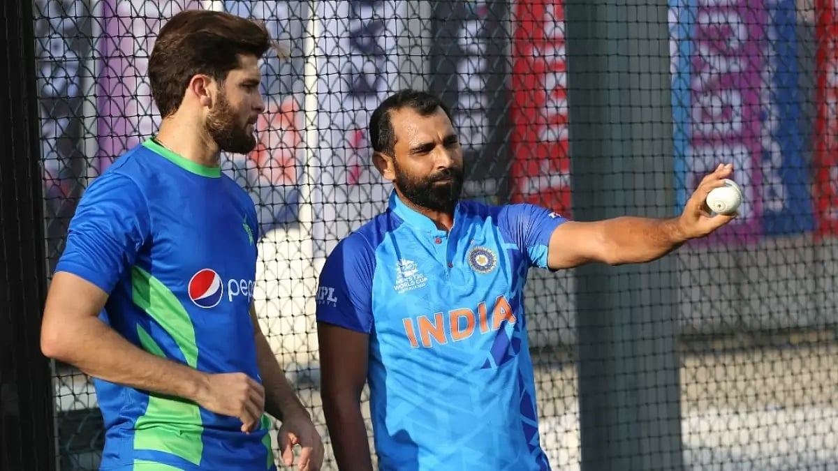 Mohammed Shami (R) discusses a point with Shaheen Shah Afridi in Brisbane.