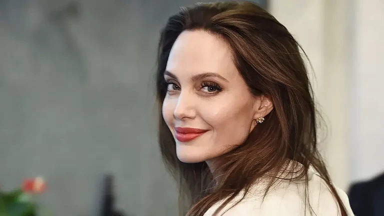 Angelina Jolie - null