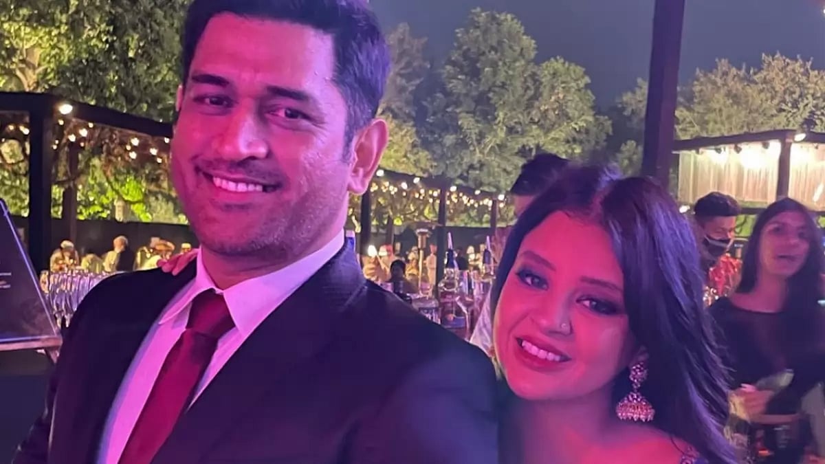 MS Dhoni with wife Sakshi 